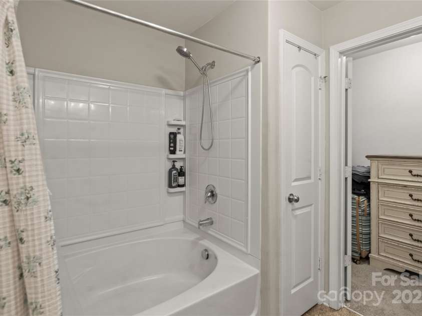 127 Lauren Lane, Lincolnton, NC 28092.  MLS# CAR4285833, YatesRealty ID 34324. 