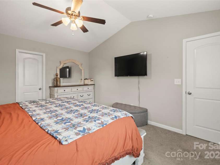 127 Lauren Lane, Lincolnton, NC 28092.  MLS# CAR4285833, YatesRealty ID 34324. 