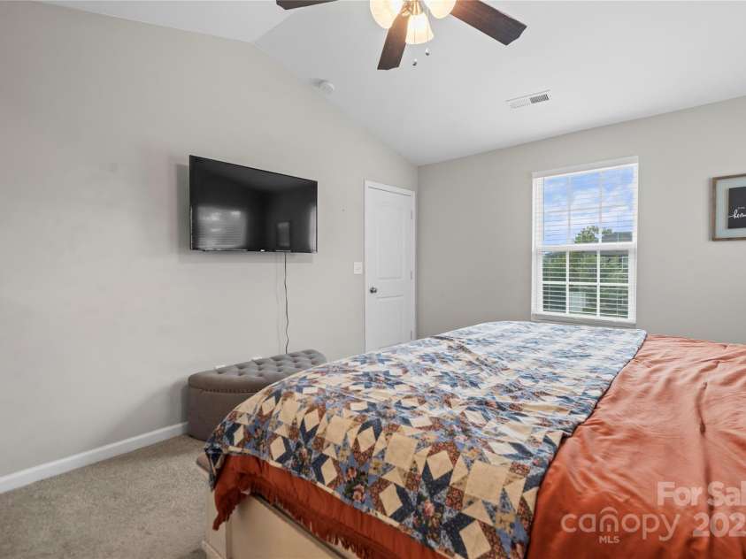 127 Lauren Lane, Lincolnton, NC 28092.  MLS# CAR4285833, YatesRealty ID 34324. 