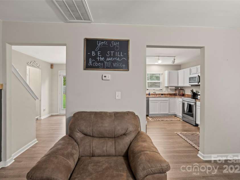 127 Lauren Lane, Lincolnton, NC 28092.  MLS# CAR4285833, YatesRealty ID 34324. 