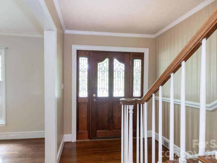 5511 Robinhood Road, Charlotte, NC 28211.  MLS# CAR4394912, YatesRealty ID 34324. 