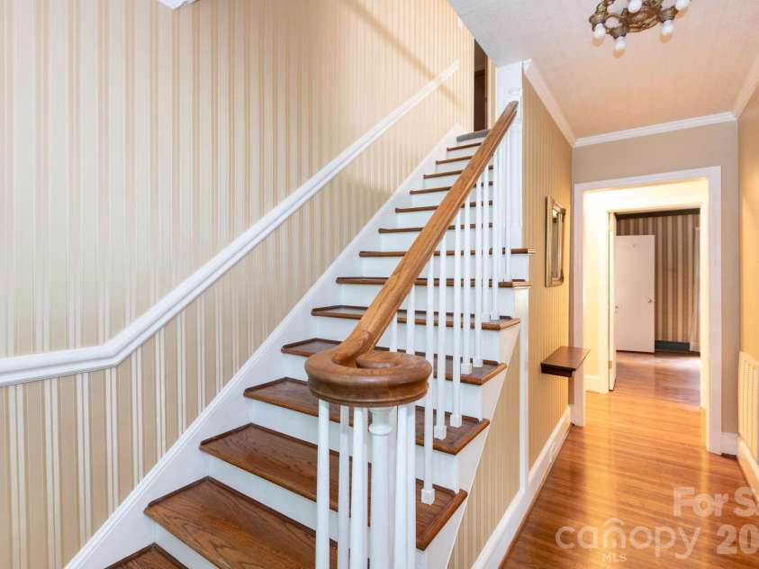 5511 Robinhood Road, Charlotte, NC 28211.  MLS# CAR4394912, YatesRealty ID 34324. 