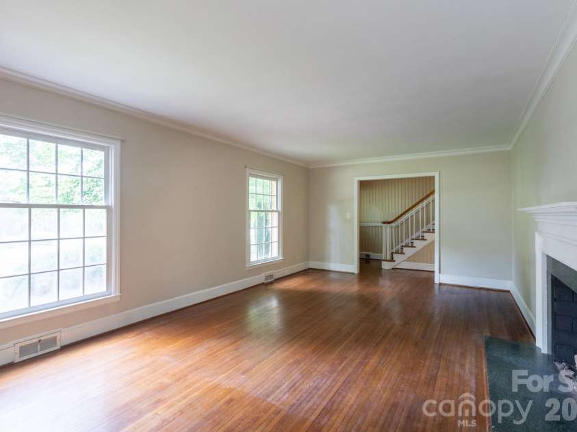 5511 Robinhood Road, Charlotte, NC 28211.  MLS# CAR4394912, YatesRealty ID 34324. 