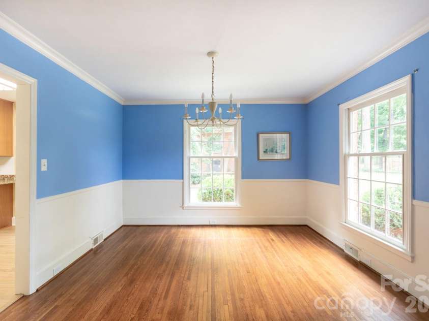 5511 Robinhood Road, Charlotte, NC 28211.  MLS# CAR4394912, YatesRealty ID 34324. 