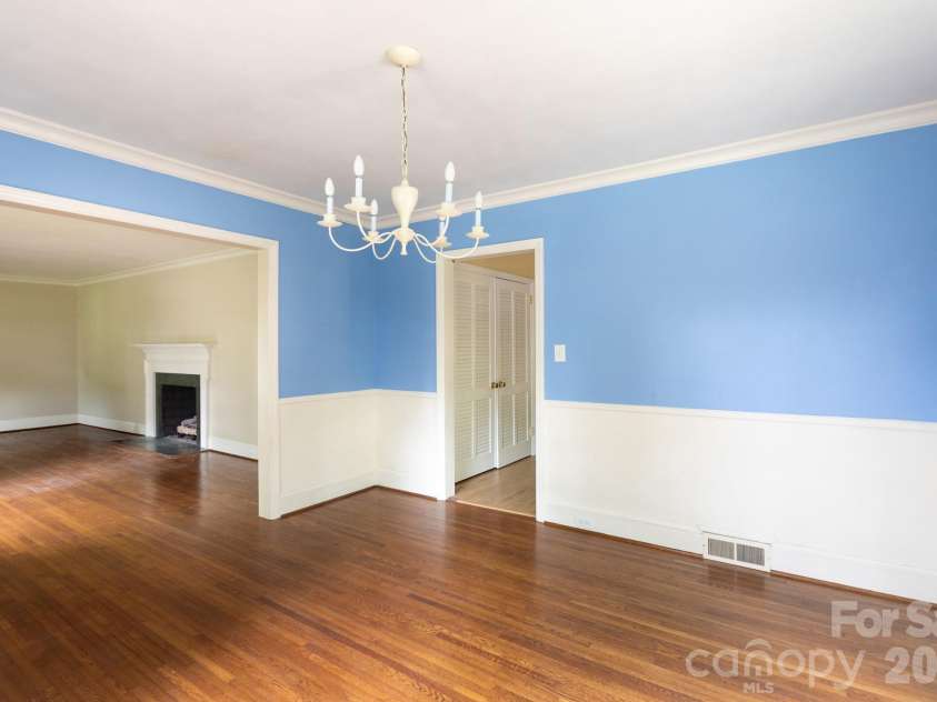 5511 Robinhood Road, Charlotte, NC 28211.  MLS# CAR4394912, YatesRealty ID 34324. 