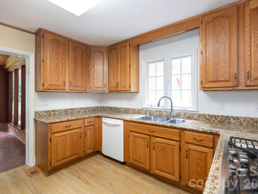 5511 Robinhood Road, Charlotte, NC 28211.  MLS# CAR4394912, YatesRealty ID 34324. 