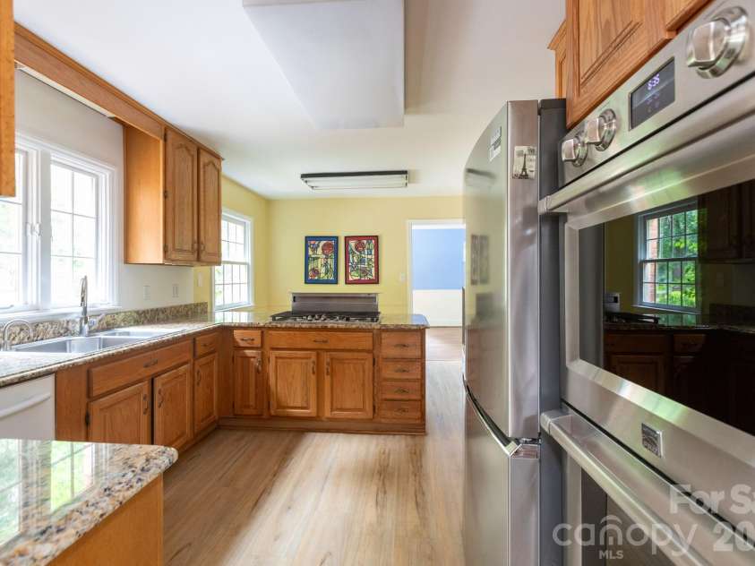 5511 Robinhood Road, Charlotte, NC 28211.  MLS# CAR4394912, YatesRealty ID 34324. 