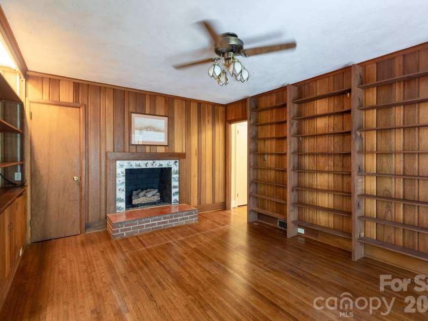 5511 Robinhood Road, Charlotte, NC 28211.  MLS# CAR4394912, YatesRealty ID 34324. 