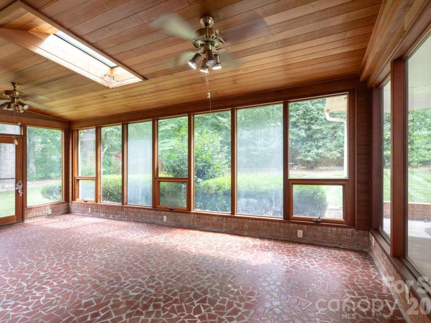 5511 Robinhood Road, Charlotte, NC 28211.  MLS# CAR4394912, YatesRealty ID 34324. 