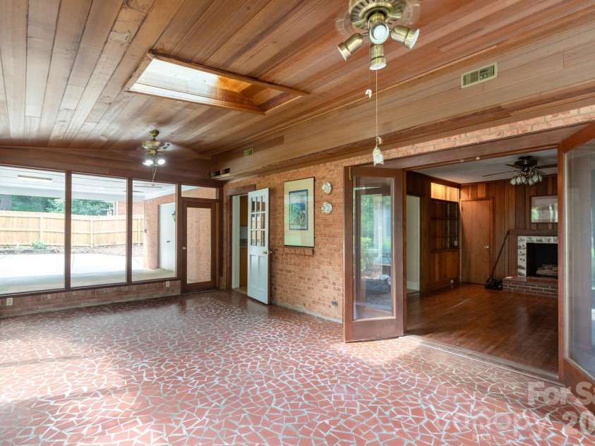 5511 Robinhood Road, Charlotte, NC 28211.  MLS# CAR4394912, YatesRealty ID 34324. 