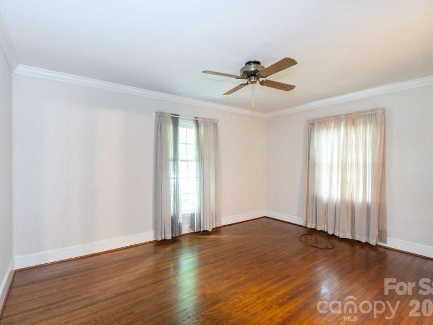 5511 Robinhood Road, Charlotte, NC 28211.  MLS# CAR4394912, YatesRealty ID 34324. 
