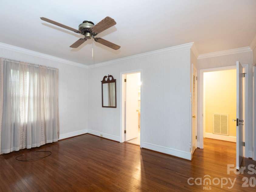 5511 Robinhood Road, Charlotte, NC 28211.  MLS# CAR4394912, YatesRealty ID 34324. 