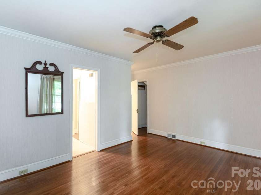 5511 Robinhood Road, Charlotte, NC 28211.  MLS# CAR4394912, YatesRealty ID 34324. 