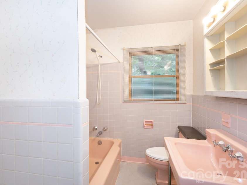 5511 Robinhood Road, Charlotte, NC 28211.  MLS# CAR4394912, YatesRealty ID 34324. 