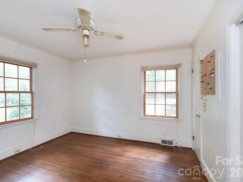 5511 Robinhood Road, Charlotte, NC 28211.  MLS# CAR4394912, YatesRealty ID 34324. 