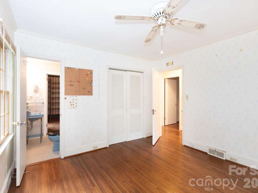 5511 Robinhood Road, Charlotte, NC 28211.  MLS# CAR4394912, YatesRealty ID 34324. 