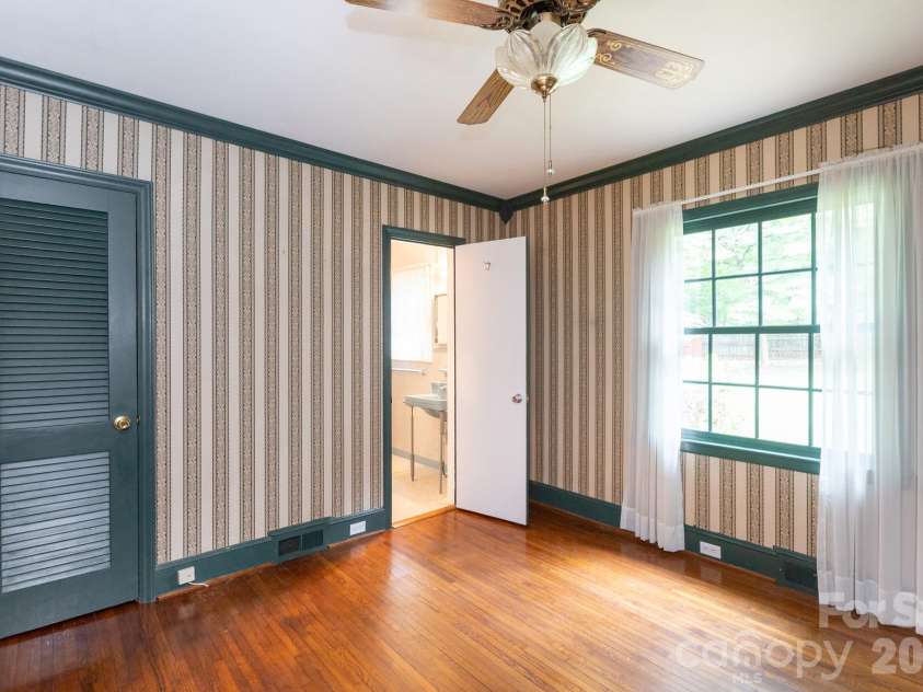 5511 Robinhood Road, Charlotte, NC 28211.  MLS# CAR4394912, YatesRealty ID 34324. 