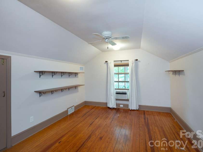 5511 Robinhood Road, Charlotte, NC 28211.  MLS# CAR4394912, YatesRealty ID 34324. 