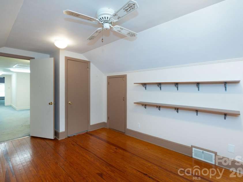 5511 Robinhood Road, Charlotte, NC 28211.  MLS# CAR4394912, YatesRealty ID 34324. 