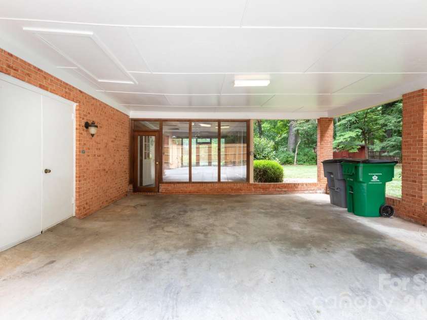 5511 Robinhood Road, Charlotte, NC 28211.  MLS# CAR4394912, YatesRealty ID 34324. 