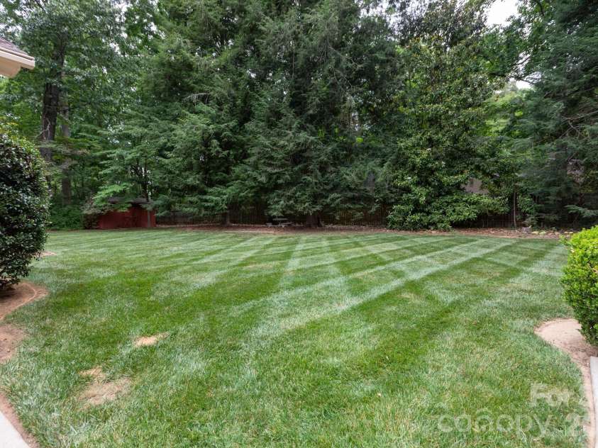 5511 Robinhood Road, Charlotte, NC 28211.  MLS# CAR4394912, YatesRealty ID 34324. 