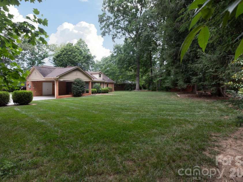 5511 Robinhood Road, Charlotte, NC 28211.  MLS# CAR4394912, YatesRealty ID 34324. 