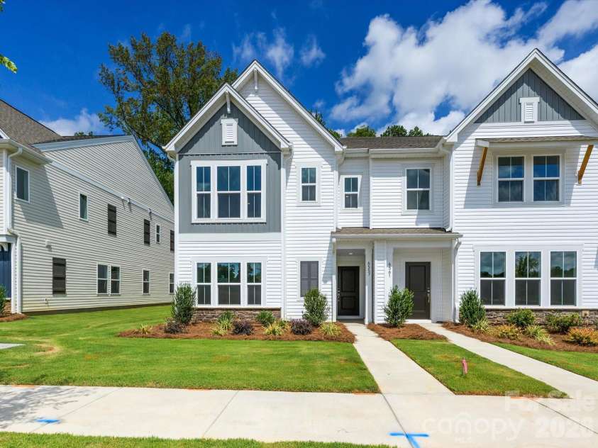 6557 Fire Lily Lane, Charlotte, NC 28216.  MLS# CAR4383907, YatesRealty ID 34325. 6557 Fire Lily Lane
