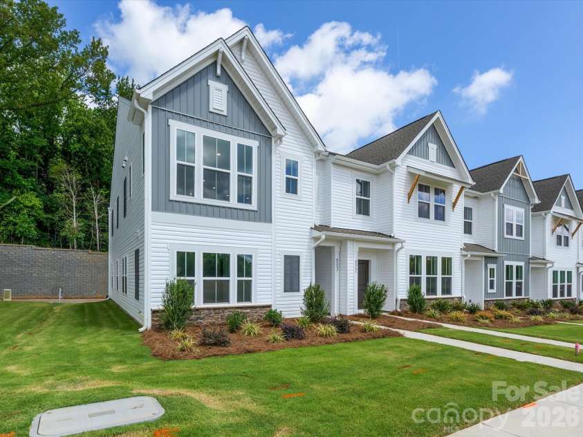 6557 Fire Lily Lane, Charlotte, NC 28216.  MLS# CAR4383907, YatesRealty ID 34325. Welcome Home to 6557 Fire Lily Lane!