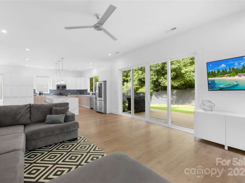 1627 Rama Road, Charlotte, NC 28211.  MLS# CAR4287612, YatesRealty ID 34326. 