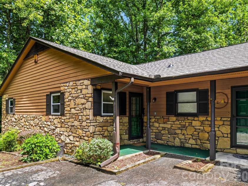 27 Unity Court, Etowah, NC 28729.  MLS# CAR4398907, YatesRealty ID 34327. 