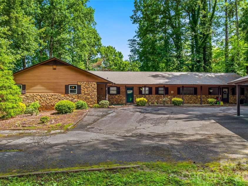 27 Unity Court, Etowah, NC 28729.  MLS# CAR4398907, YatesRealty ID 34327. End unit offers privacy