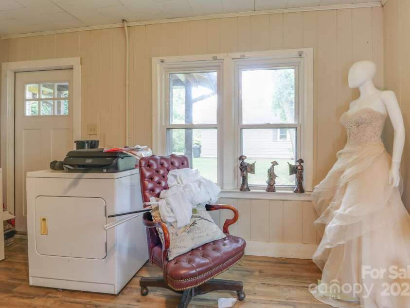 417 Patterson Street, Hendersonville, NC 28739.  MLS# CAR4286734, YatesRealty ID 34329. 
