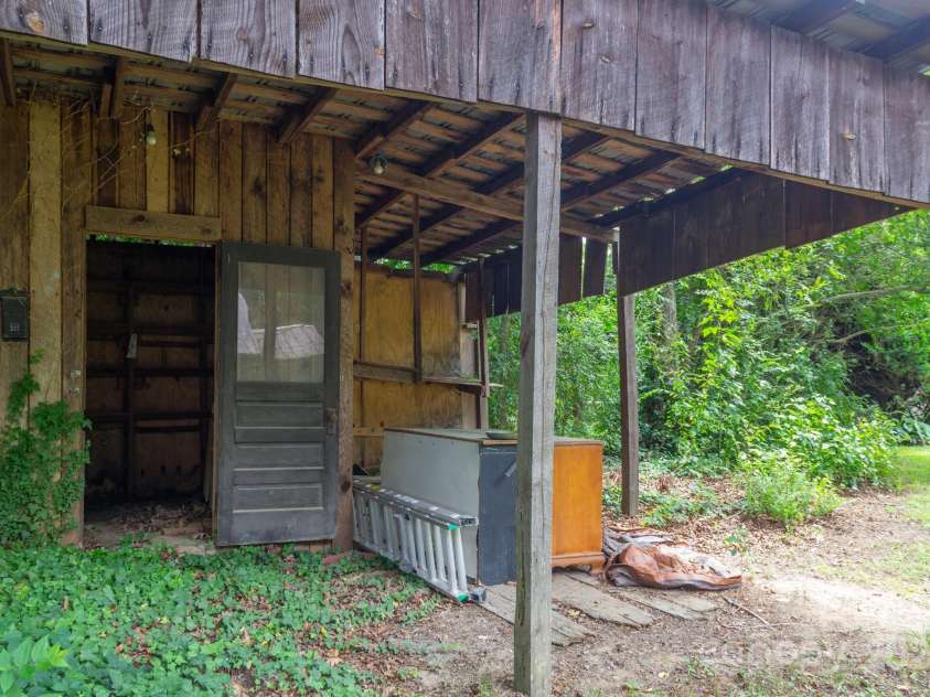 417 Patterson Street, Hendersonville, NC 28739.  MLS# CAR4286734, YatesRealty ID 34329. 