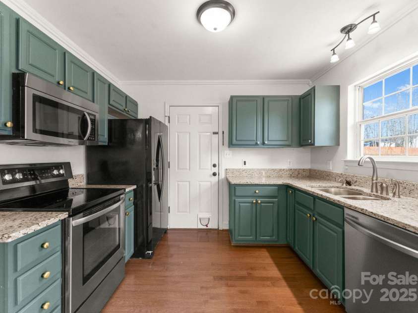 159 Creekwood Drive, Mooresville, NC 28117.  MLS# CAR4227542, YatesRealty ID 3433. 
