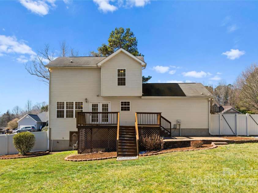 159 Creekwood Drive, Mooresville, NC 28117.  MLS# CAR4227542, YatesRealty ID 3433. 