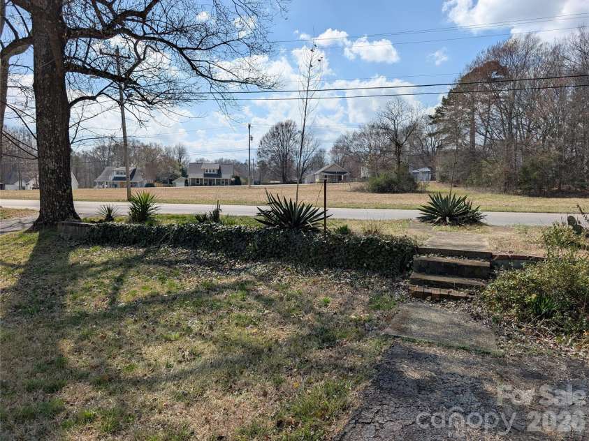 633 Eastway Drive, Troutman, NC 28166.  MLS# CAR4355605, YatesRealty ID 3433. 