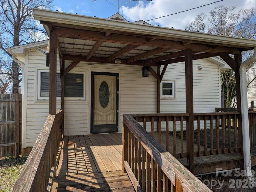 633 Eastway Drive, Troutman, NC 28166.  MLS# CAR4355605, YatesRealty ID 3433. 