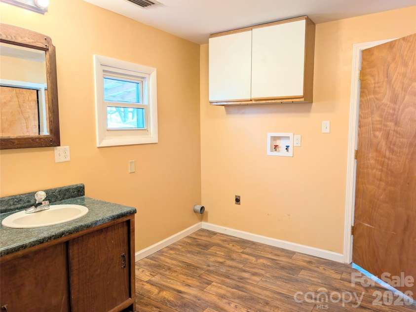 633 Eastway Drive, Troutman, NC 28166.  MLS# CAR4355605, YatesRealty ID 3433. 