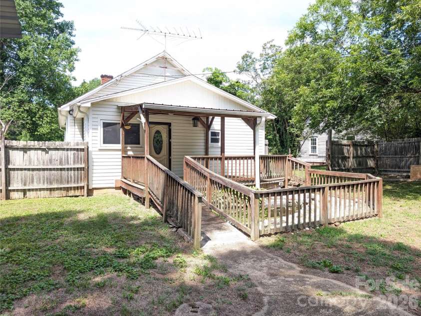 633 Eastway Drive, Troutman, NC 28166.  MLS# CAR4355605, YatesRealty ID 3433. 