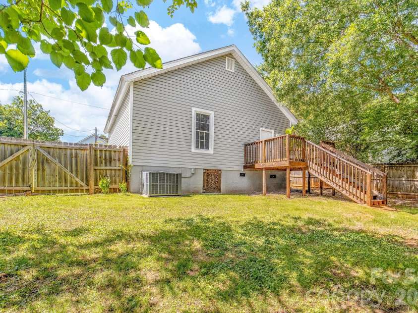 950 Lucas Street, Rock Hill, SC 29730.  MLS# CAR4397702, YatesRealty ID 34330. 