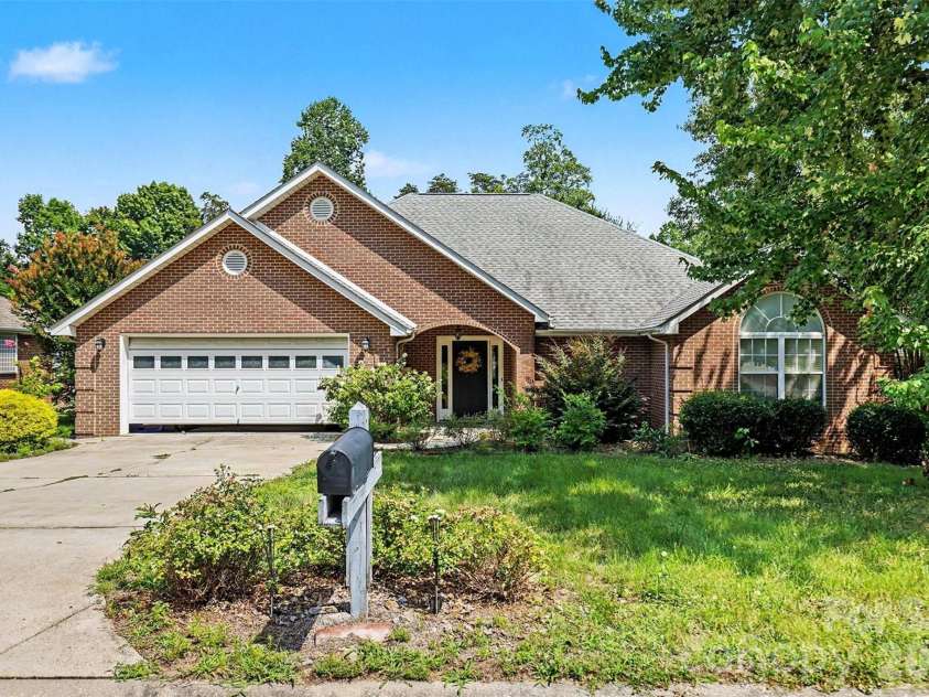 1318 Crown Ridge Drive, Fort Mill, SC 29708.  MLS# CAR4393274, YatesRealty ID 34331. 