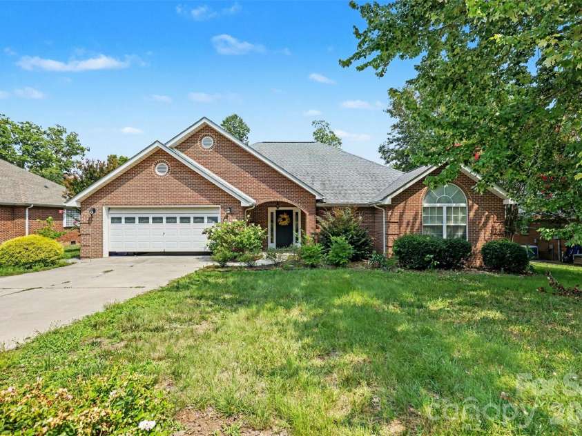 1318 Crown Ridge Drive, Fort Mill, SC 29708.  MLS# CAR4393274, YatesRealty ID 34331. 