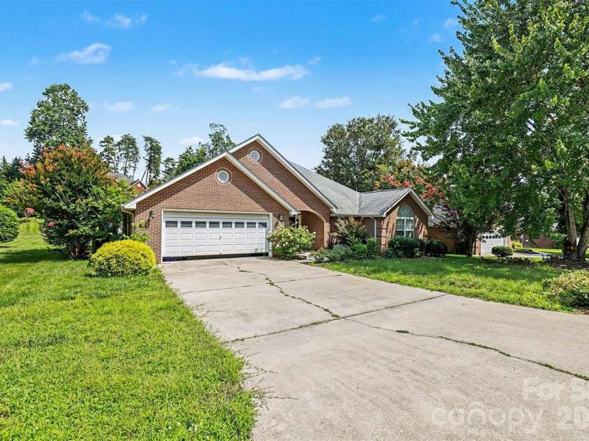 1318 Crown Ridge Drive, Fort Mill, SC 29708.  MLS# CAR4393274, YatesRealty ID 34331. 