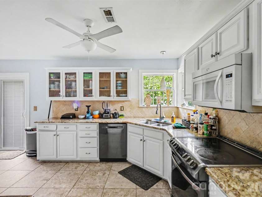 1318 Crown Ridge Drive, Fort Mill, SC 29708.  MLS# CAR4393274, YatesRealty ID 34331. 