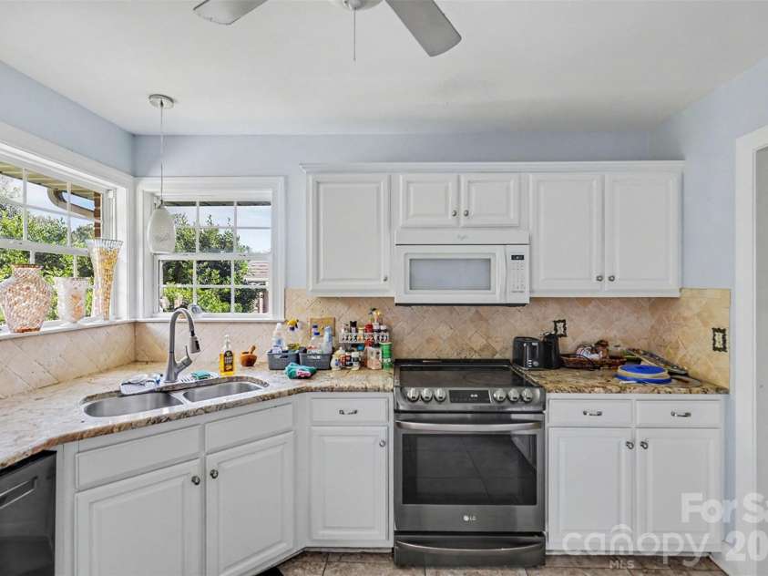 1318 Crown Ridge Drive, Fort Mill, SC 29708.  MLS# CAR4393274, YatesRealty ID 34331. 