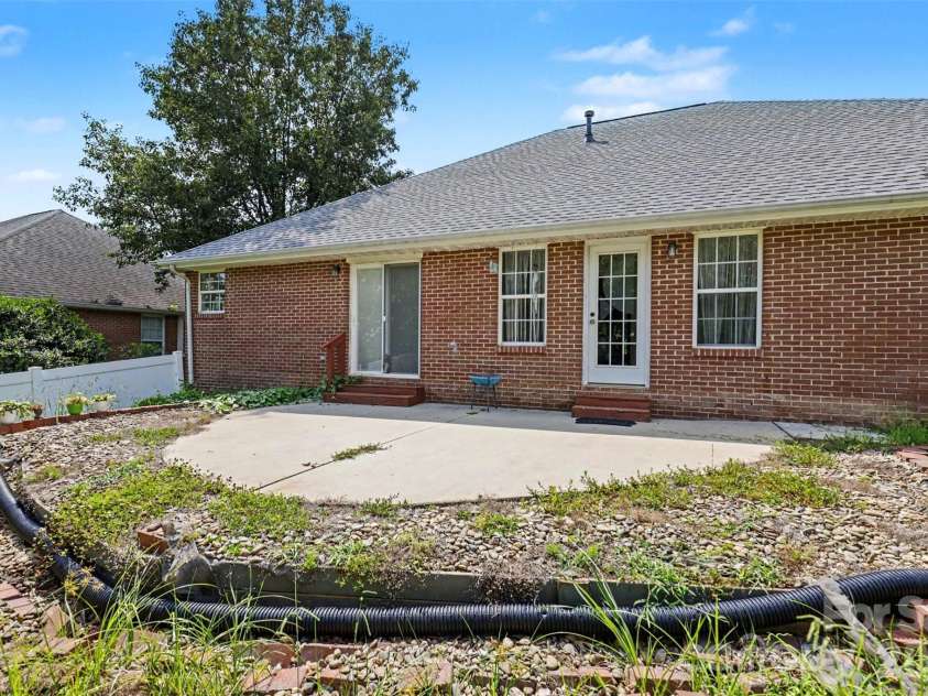 1318 Crown Ridge Drive, Fort Mill, SC 29708.  MLS# CAR4393274, YatesRealty ID 34331. 