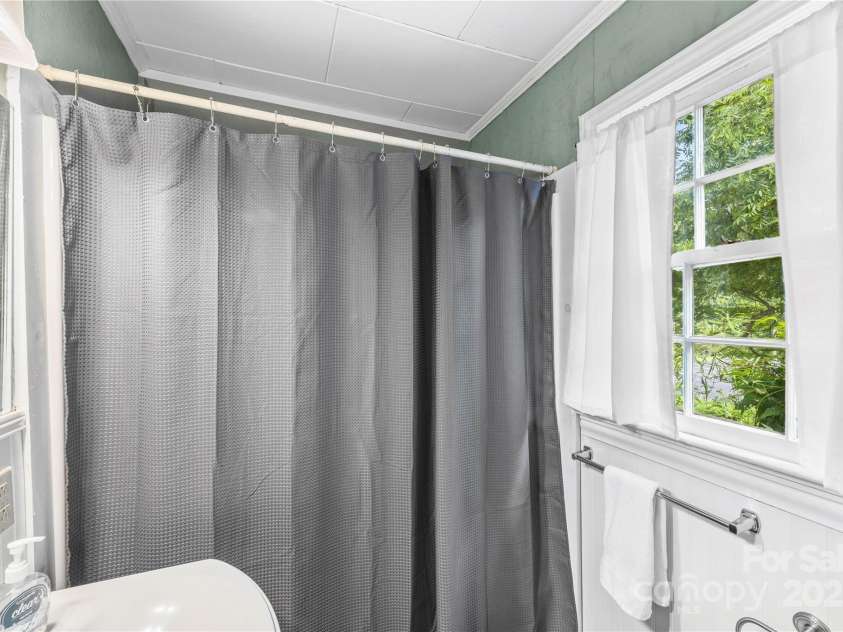 95 Blanton Street, Columbus, NC 28722.  MLS# CAR4295310, YatesRealty ID 34332. 