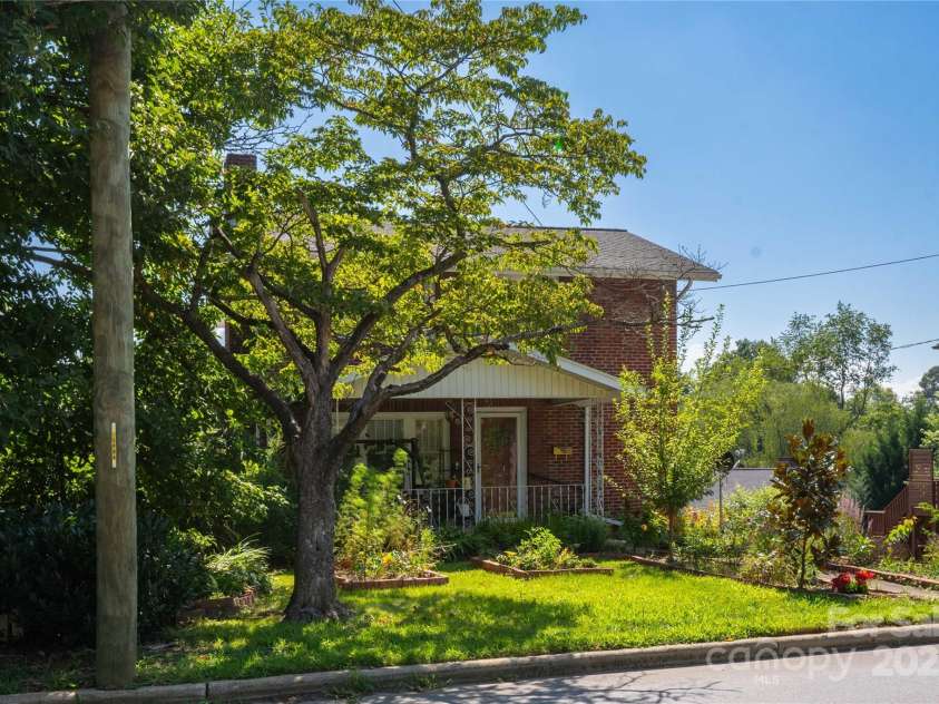 56 Brevard Road, Asheville, NC 28806.  MLS# CAR4293196, YatesRealty ID 34333. 
