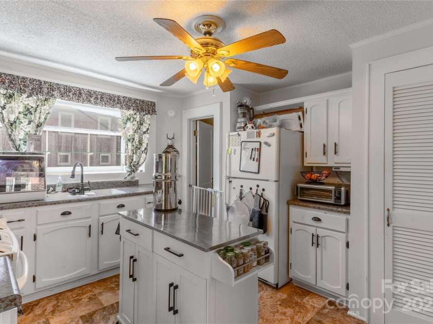 56 Brevard Road, Asheville, NC 28806.  MLS# CAR4293196, YatesRealty ID 34333. Kitchen