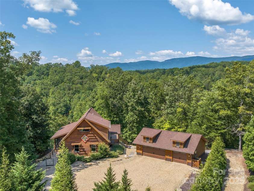 1439 Mountain Parkway, Mill Spring, NC 28756.  MLS# CAR4294167, YatesRealty ID 34334. 